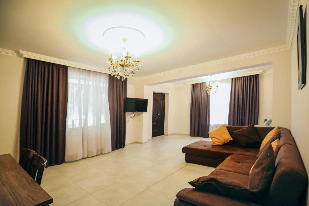 Bebo Babu Guest House Kutaisi Eksteriør billede