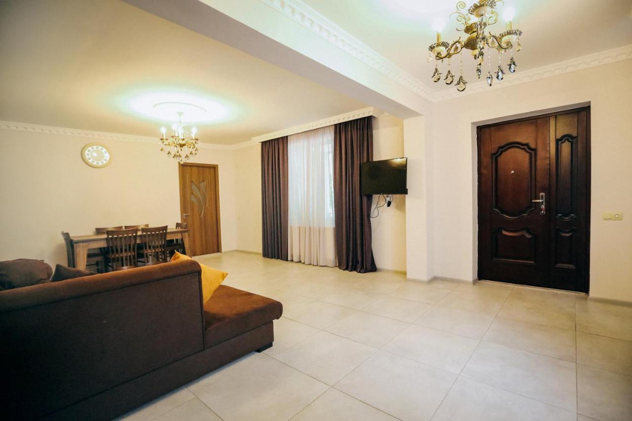Bebo Babu Guest House Kutaisi Eksteriør billede
